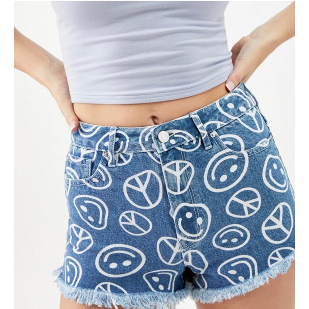 NWT PACSUN High Rise Festival Smiley Peace Sign Denim Shorts 28